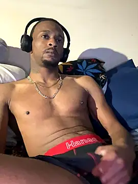 Snapshot of Tristris100 chatting on 10.29.25 Tristris100 online show from 10.29.25