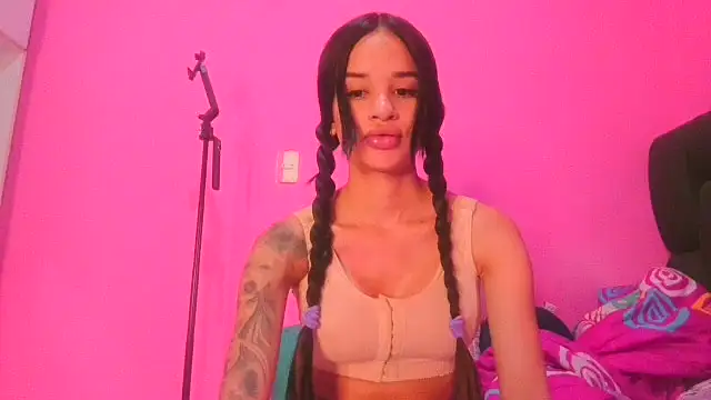 Snapshot of secretgreisy_ chatting on 02.10.26 secretgreisy online show from 02.10.26