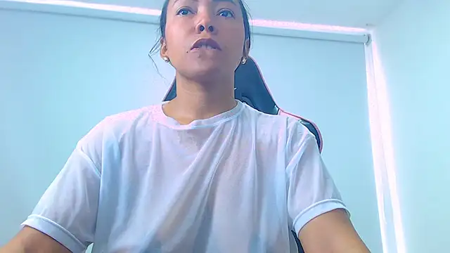 Snapshot of Saraahjoness chatting on 04.10.26 Saraahjoness online show from 04.10.26