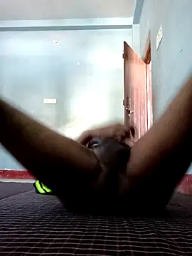 Snapshot of indianguy21 chatting on 03.04.25 indianguy21 online show from 03.04.25