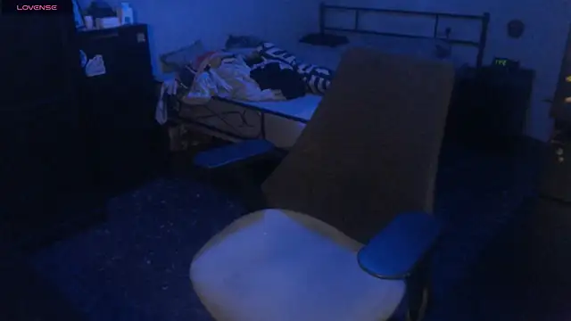 SexxxyLouis online show from 10.17.25