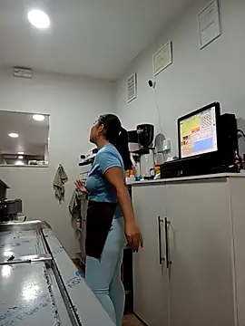 Snapshot of little_susie chatting on 10.27.25 little susie online show from 10.27.25