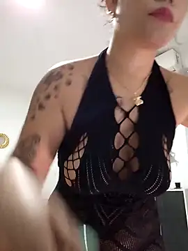 Snapshot of little_susie chatting on 11.04.25 little susie online show from 11.04.25