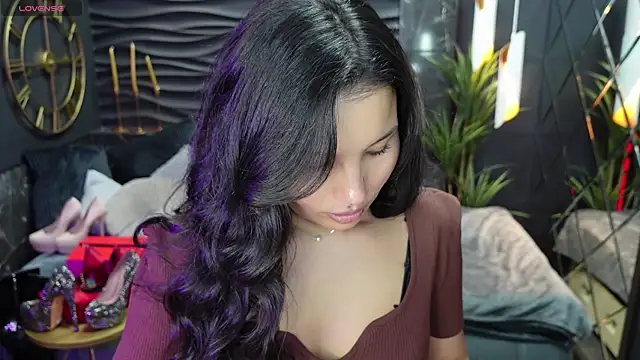 Snapshot of ErikaSoft chatting on 02.04.25 ErikaSoft online show from 02.04.25