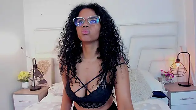 Snapshot of Ellie_Alves chatting on 12.26.24 Ellie Alves online show from 12.26.24