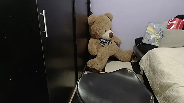 Snapshot of ANGELIQUE_KLANE chatting on 02.16.25 ANGELIQUE KLANE online show from 02.16.25