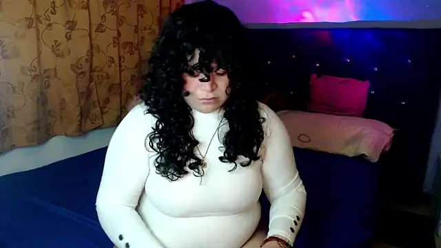 Snapshot of ANGELIQUE_KLANE chatting on 09.28.25 ANGELIQUE KLANE online show from 09.28.25