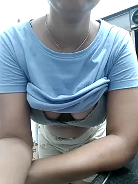 Snapshot of MumbaiMaskGirl chatting on 10.12.25 MumbaiMaskGirl online show from 10.12.25