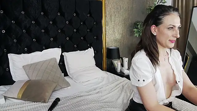 LisaCroft online show from 02.17.25