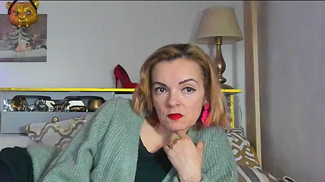 Snapshot of KateConner chatting on 03.19.25 KateConner online show from 03.19.25