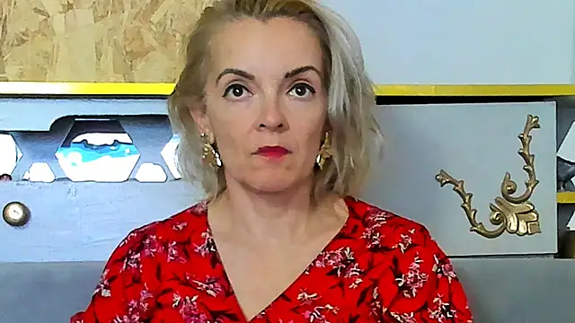 Snapshot of KateConner chatting on 11.08.25 KateConner online show from 11.08.25