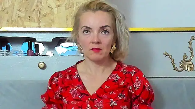 Snapshot of KateConner chatting on 11.12.25 KateConner online show from 11.12.25