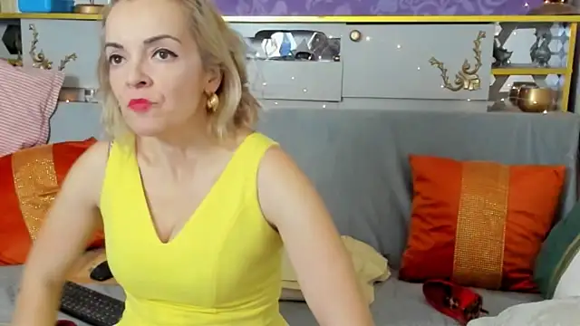 Snapshot of KateConner chatting on 12.21.25 KateConner online show from 12.21.25