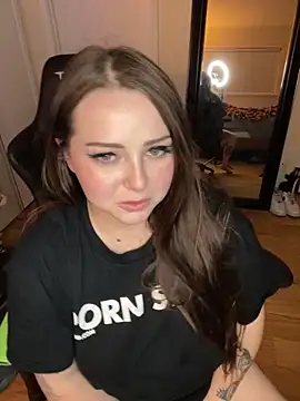 Kira tattoo online show from 02.12.25