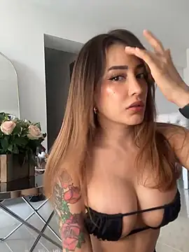 Snapshot of CATALINA_RESTREPO chatting on 12.18.24 CATALINA RESTREPO online show from 12.18.24