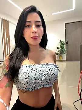 Snapshot of CATALINA_RESTREPO chatting on 10.06.25 CATALINA RESTREPO online show from 10.06.25