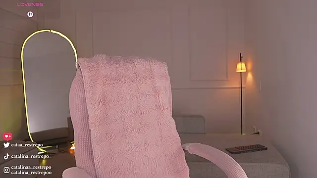 Snapshot of CATALINA_RESTREPO chatting on 10.22.25 CATALINA RESTREPO online show from 10.22.25