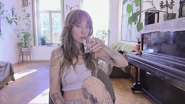 Snapshot of Miranda2_0 chatting on 10.10.25 Miranda2 0 online show from 10.10.25