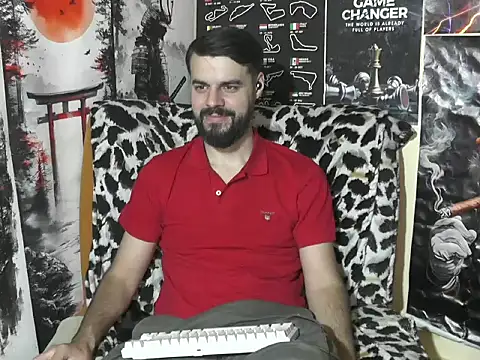 Snapshot of 00george chatting on 11.25.25 00george online show from 11.25.25