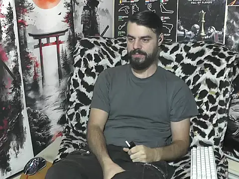 Snapshot of 00george chatting on 12.04.25 00george online show from 12.04.25