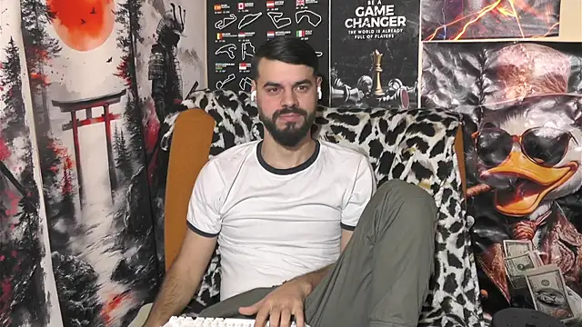 Snapshot of 00george chatting on 12.17.25 00george online show from 12.17.25