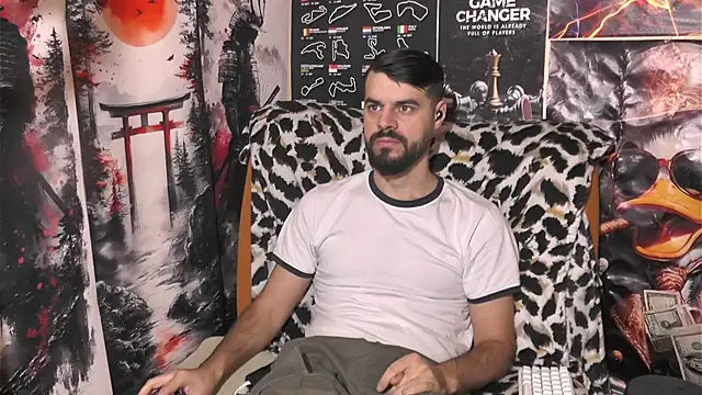 Snapshot of 00george chatting on 12.18.25 00george online show from 12.18.25