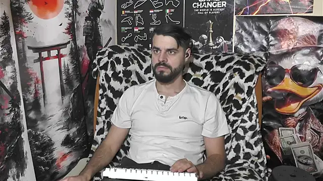 Snapshot of 00george chatting on 12.19.25 00george online show from 12.19.25