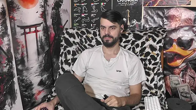 Snapshot of 00george chatting on 12.22.25 00george online show from 12.22.25