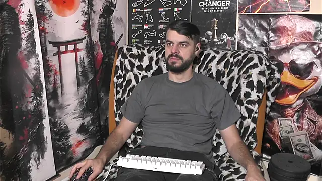 Snapshot of 00george chatting on 01.06.26 00george online show from 01.06.26