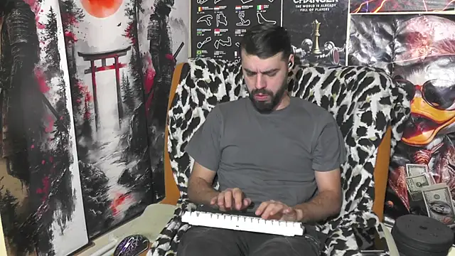 Snapshot of 00george chatting on 01.09.26 00george online show from 01.09.26