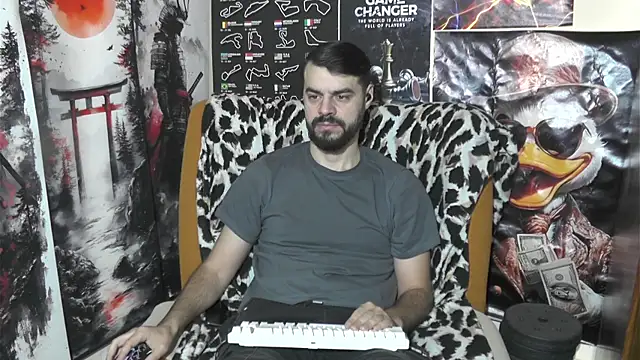 Snapshot of 00george chatting on 01.10.26 00george online show from 01.10.26