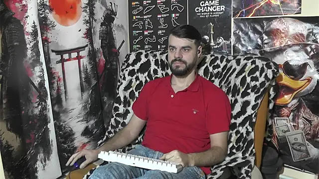 Snapshot of 00george chatting on 02.05.26 00george online show from 02.05.26