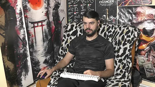 Snapshot of 00george chatting on 02.12.26 00george online show from 02.12.26