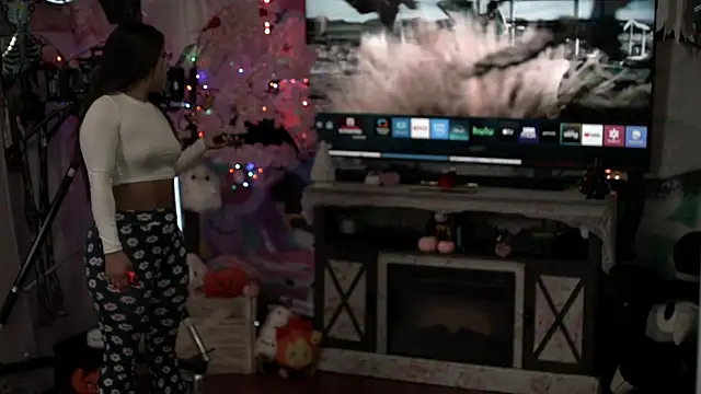 Snapshot of Nikki_Torres chatting on 09.24.25 Nikki Torres online show from 09.24.25