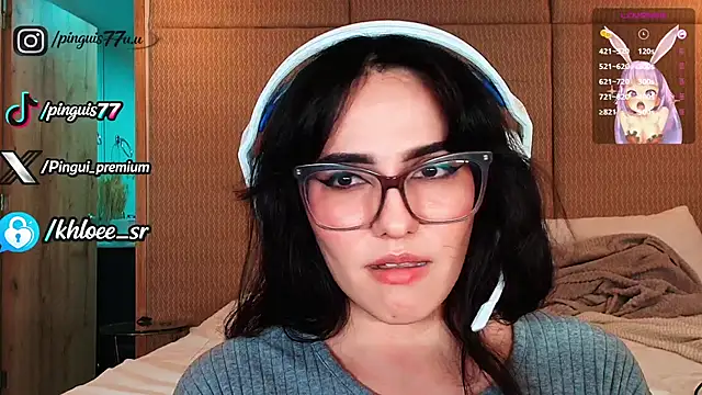 Snapshot of khloe_sr chatting on 03.09.26 khloe sr online show from 03.09.26