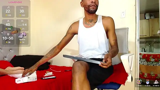 Snapshot of kilian_xx chatting on 10.28.25 kilian xx online show from 10.28.25