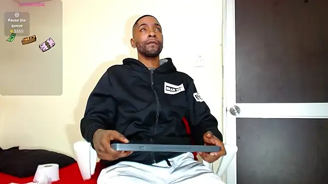 Snapshot of kilian_xx chatting on 10.31.25 kilian xx online show from 10.31.25