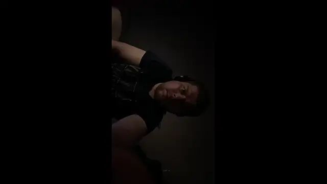 Snapshot of Czechyoungboy chatting on 12.22.25 Czechyoungboy online show from 12.22.25