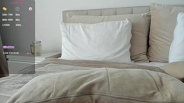 Snapshot of VickyStonee chatting on 11.20.25 VickyStonee online show from 11.20.25