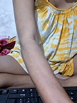 Snapshot of preya6 chatting on 12.20.25 preya6 online show from 12.20.25