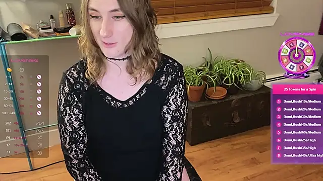 Snapshot of luluvaladon chatting on 12.08.24 luluvaladon online show from 12.08.24