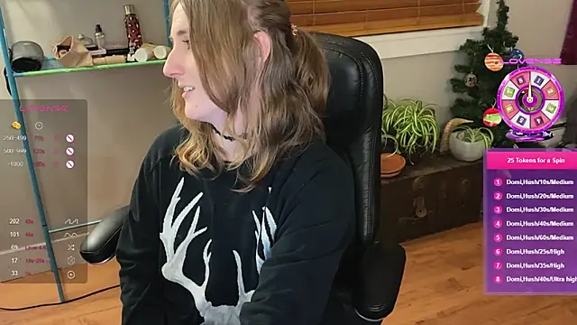 Snapshot of luluvaladon chatting on 12.29.24 luluvaladon online show from 12.29.24