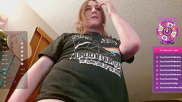 Snapshot of luluvaladon chatting on 01.11.25 luluvaladon online show from 01.11.25