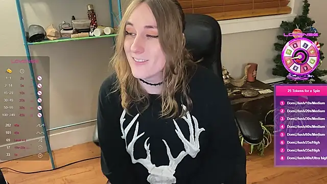 Snapshot of luluvaladon chatting on 01.13.25 luluvaladon online show from 01.13.25