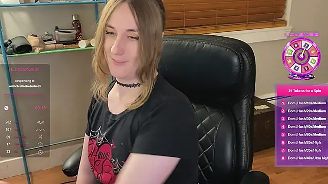 Snapshot of luluvaladon chatting on 01.23.25 luluvaladon online show from 01.23.25