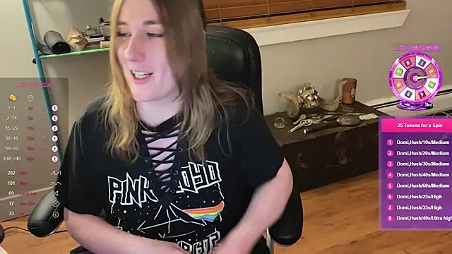 Snapshot of luluvaladon chatting on 01.30.25 luluvaladon online show from 01.30.25