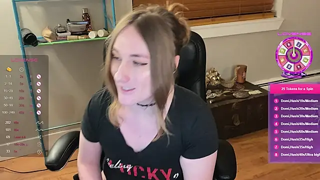 Snapshot of luluvaladon chatting on 02.03.25 luluvaladon online show from 02.03.25