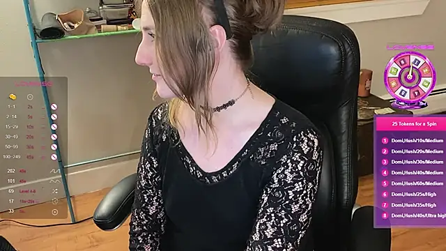 Snapshot of luluvaladon chatting on 02.04.25 luluvaladon online show from 02.04.25