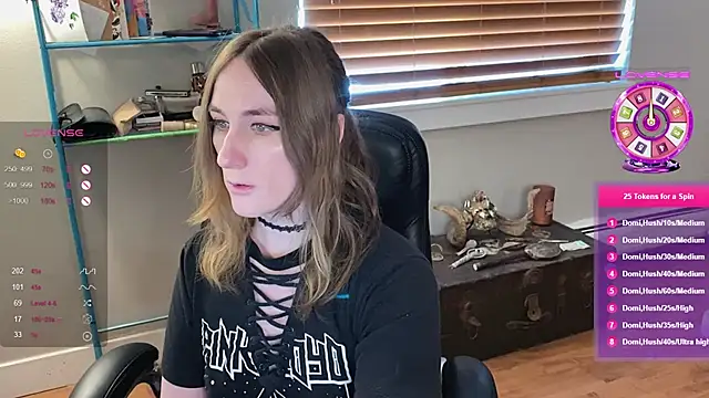 Snapshot of luluvaladon chatting on 02.13.25 luluvaladon online show from 02.13.25