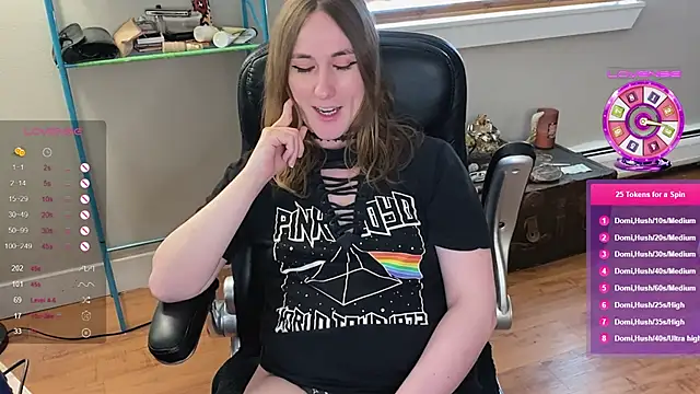 Snapshot of luluvaladon chatting on 02.13.25 luluvaladon online show from 02.13.25